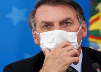 Bolsonaro fala em medidas para conter a ômicron