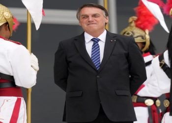 O presidente Jair Bolsonaro publicou um decreto em que condecora a si mesmo com títulos da Ordem Nacional do Mérito Científico.
