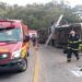 acidente ocorreu na rodovia Oswaldo Cruz, no km 75,8, na região de São Luiz do Paraitinga (SP) O ônibus da empresa Arca Turismo seguia em direção a Paraty (RJ) e transportava 66 passageiros