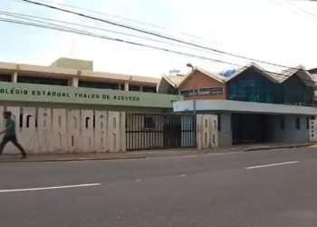 O Colégio Estadual Thales de Azevedo (CETA), que fica no bairro do Costa Azul, em Salvador, manifestou uma nota de repúdio depois que uma professora de Filosofia foi intimada em delegacia por "doutrinação feminista" e conteúdo de cunho "esquerdista"