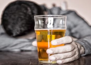 Os pesquisadores descobriram que o número de pessoas que fizeram um transplante do fígado ou entraram para a fila de espera nos Estados Unidos, por conta de hepatite alcoólica, foi 50% maior do que o projetado com base nas tendências pré-pandemia.