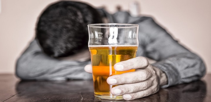 Os pesquisadores descobriram que o número de pessoas que fizeram um transplante do fígado ou entraram para a fila de espera nos Estados Unidos, por conta de hepatite alcoólica, foi 50% maior do que o projetado com base nas tendências pré-pandemia.