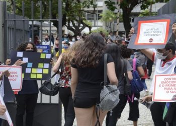 Participantes do Exame Nacional do Ensino Médio (Enem) 2021 fazem, neste domingo (28), segundo dia de avaliação, provas de matemática e de ciência da natureza. Com 45 questões, cada, as provas serão aplicadas em mais de 1,7 mil municípios