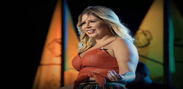 A cantora Marília Mendonça, de 26 anos, e mais quatro pessoas morreram na tarde desta sexta-feira (5) após a queda de um avião de pequeno porte perto de uma cachoeira na serra de Caratinga, interior de Minas Gerais.