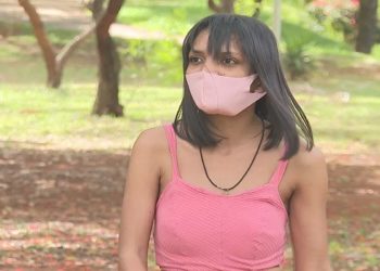 Câmeras de segurança de um shopping, em Brasília, registraram o momento em que uma estudante de medicina, de 27 anos, diz ter sofrido injúria racial.