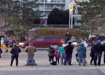 Várias pessoas foram atropeladas na cidade de Waukesha, incluindo crianças e idosos