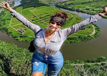 Influencer fitness Uma influenciadora fitness morreu ao sofrer uma queda de mais de 30 metros enquanto tentava tirar uma selfie na Bélgica,