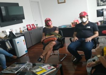 Lançada no dia 23 de novembro pela Associação dos Docentes da UENF (ADUENF), a Campanha EM DEFESA DA UENF chegou à Assembleia Legislativa do Estado do Rio de Janeiro (ALERJ). Na última terça-feira (30/11), diretores da entidade realizaram uma série de visitas aos gabinetes de deputados estaduais