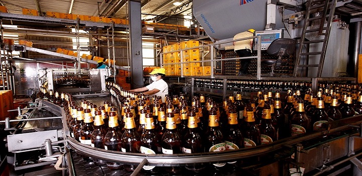 Falta de vidro complica entregas de cerveja long neck e preocupa os bares na chegada do verão