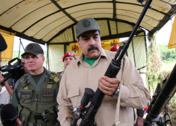 Fuzil AK-103: Venezeuela terá fábrica Kalashnikovrica de armas e munições