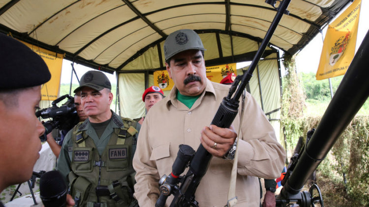 Fuzil AK-103: Venezeuela terá fábrica Kalashnikovrica de armas e munições