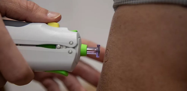 Reino Unido começa a testar vacina sem agulha contra a Covid