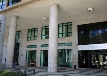 A Lei 4.935/21, publicada no Diário Oficial do Executivo nesta quinta-feira (30/12), permite a possibilidade de venda de férias e institui regras para o adicional de qualificação dos servidores da instituição, bem como a licença prêmio após a incorporação dos quinquênios para servidores do Ministério Público