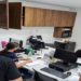 Na manhã desta terça-feira (7), a Polícia Federal deflagrou uma operação para apurar uma suspeita de superfaturamento de R$ 130 milhões em contratos envolvendo a prova do Exame Nacional do Ensino Médio.