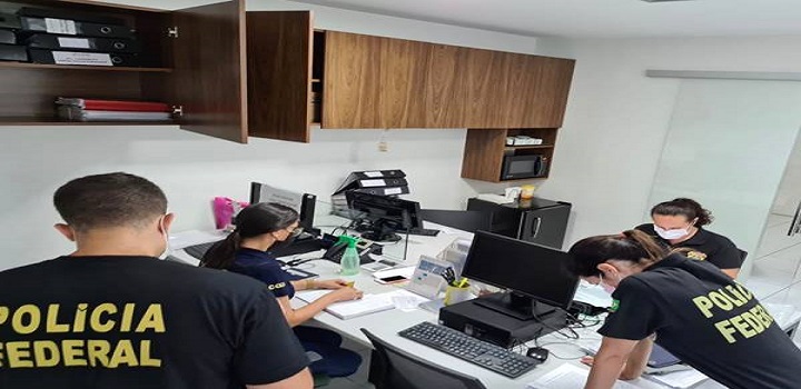 Na manhã desta terça-feira (7), a Polícia Federal deflagrou uma operação para apurar uma suspeita de superfaturamento de R$ 130 milhões em contratos envolvendo a prova do Exame Nacional do Ensino Médio.