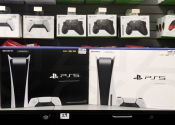 Aqueles que planejavam comprar no natal um Playstation 5, o videogame de última geração da Sony, estão frustrados pela falta do produto nos estoques de grandes varejistas.
