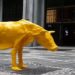 Obra faz parte de uma intervenção de cunho social da artista Márcia Pinheiro e foi colocada no mesmo local onde estava o 'Touro de Ouro'