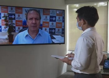 Segundo o secretário Edson Aparecido, o sequenciamento genético está sendo feito no hospital Albert Einstein e não é possível dizer ainda se essas 22 pessoas contraíram a nova variante da Covid-19. Todos os testados do evento estão bem e assintomáticos, disse o secretário.