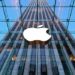 A Apple está pagando bônus em ações no valor de US$ 50 mil a US$ 180 mil a engenheiros, como recompensa por elevado desempenho, para reter talentos na empresa.
