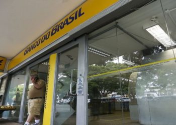 Após o feriado de Natal, quando as agências trabalharam em horário reduzido, os bancos retomam hoje (27) o horário normal de funcionamento, das 10h até 16h.