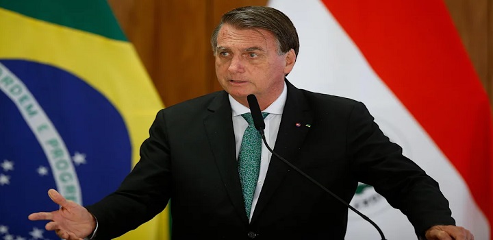 O presidente Jair Bolsonaro (PL) repetiu seu ministro da Saúde, Marcelo Queiroga, e disse, na manhã desta sexta-feira (24), que "não está havendo morte de criança" para justificar decisão emergencial sobre vacina da Covid-19 para crianças.
