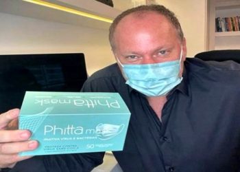 A empresa brasileira Phitta criou uma máscara cirúrgica com tecnologia própria que mata o vírus da covid-19 e é eficaz contra a variante Delta. A máscara foi batizada de Phitta Mask.