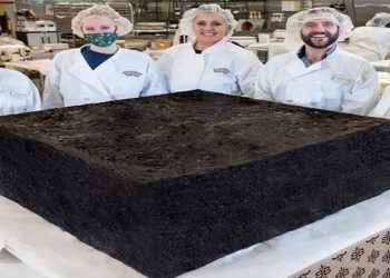 Guloseima de 385 Kg e 91 cm foi feito com 1344 ovos e 20 mil miligramas de tetrahidrocanabinol