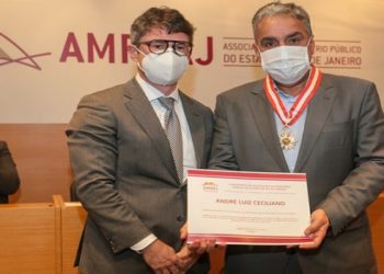 AMPERJ HOMENAGEIA ANDRE CECILIANO