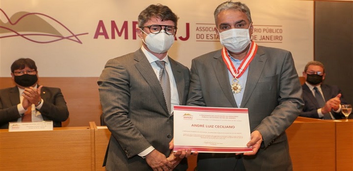 AMPERJ HOMENAGEIA ANDRE CECILIANO