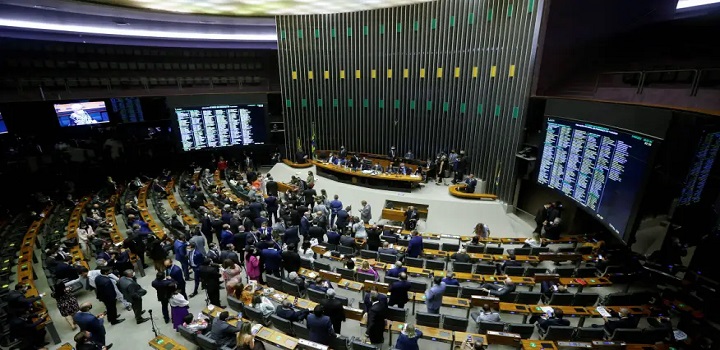 Após intensas negociações, o relator do Orçamento de 2022, deputado Hugo Leal (PSD-RJ), vai incluir em seu parecer a previsão de R$ 1,7 bilhão para o reajuste da remuneração das carreiras