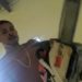 Jovem manuseia motosserra ligada próximo do rosto de adolescente em Goiás — Foto: Divulgação/Polícia Civil