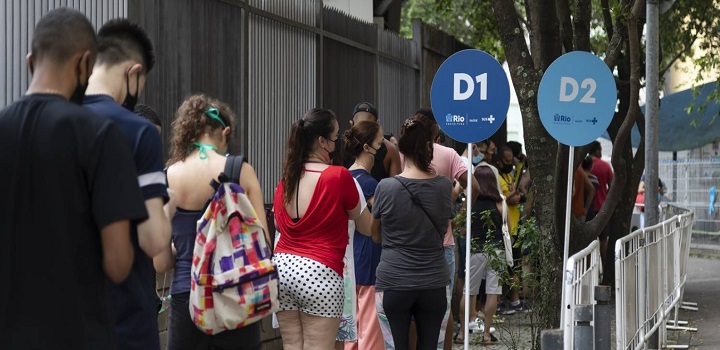 Na cidade do Rio, o número de mortes causadas por influenza se aproxima do número de óbitos provocados pela Covid-19. No período de 28 de novembro a 17 de dezembro, correspondente às semanas epidemiológicas 48 a 50, a influenza causou 21 óbitos,