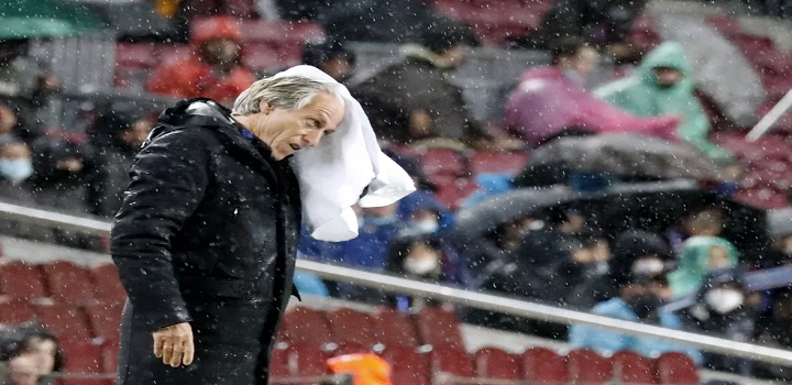 Jorge Jesus deixou o comando do Benfica nesta terça — Foto: Nacho Doce/Reuters