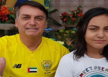 A declaração do presidente Jair Bolsonaro (PL) de que não vacinaria contra a Covid-19 sua filha mais nova, Laura, de 11 anos, mesmo após a aprovação pela Agência Nacional de Vigilância Sanitária (Anvisa) no último 16 de dezembro, levantou dúvidas sobre qual é o papel dos pais e responsáveis quando o assunto é a imunização de menores de idade.
