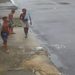 Condenados por um suposto roubo de passarinhos, os três meninos de Belford Roxo passaram por uma sessão de tortura tão violenta que um deles morreu em decorrência da surra. Os outros dois acabaram executados por isso.