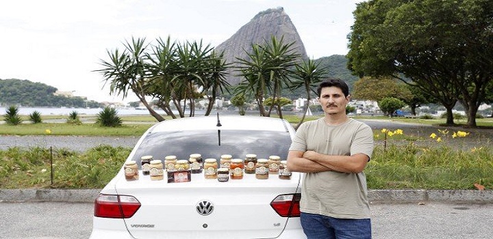 Motoristas de apps vendem de balas a itens de beleza para conseguirem abastecer, após várias altas dos combustíveis