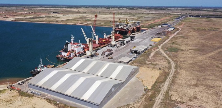 Graças à ação impetrada pela Prefeitura de Campos em 2021, o município vai ter acesso a recursos de royalties devidos a cidades que estejam enquadradas na Zona de Influência da Instalação de Embarque e Desembarque de operações de petróleo, por sua posição estratégica de proximidade e apoio operacional ao Porto do Açu,