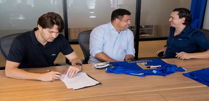 O Cruzeiro iniciou, há uma semana, uma nova era na sua história centenária. Com o anúncio de que Ronaldo Fenômeno irá investir pelo menos R$ 400 milhões no futebol do clube, nos próximos anos, veio a euforia da torcida cruzeirense.