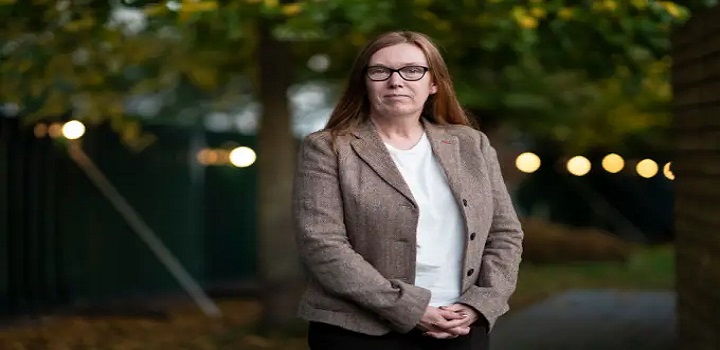 "Esta não será a última vez que um vírus ameaçará nossas vidas e nosso sustento", afirmou Sarah Gilbert, professora na universidade inglesa