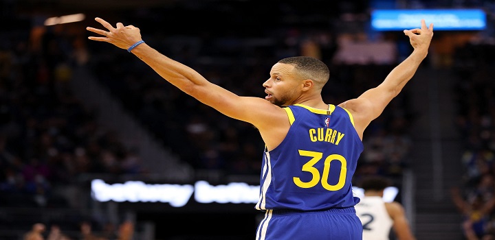 Stephen Curry lançou não apenas uma porém duas coleções de 2.974 NFTs