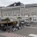 O cruzeiro MSC Splendida retornou às pressas para o Porto de Santos, litoral de São Paulo, após um surto de Covid-19 registrado entre tripulantes e passageiros. A programação era que os passageiros celebrariam o Ano Novo no Rio de Janeiro, mas o retorno aconteceu nesta quinta-feira (30).