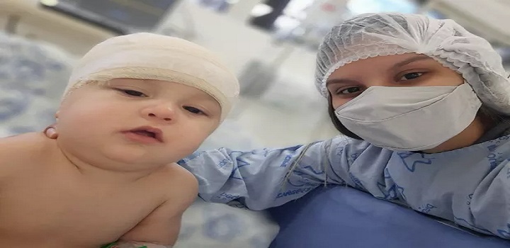 O pequeno Theo, 7 meses, teve sorte: apesar do afundamento no crânio, causado por uma queda da cama, ele passou por uma cirurgia, mas se recupera bem. Casos como esse tem aumentado, observa neurocirurgião paranaense. "É uma nova 'doença da pandemia'.