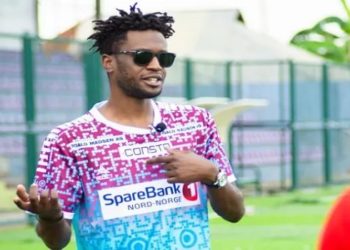 Clube de futebol lança uniforme com QR Code para denunciar Copa do Catar