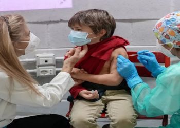 Na sexta-feira (24), a Sociedade Brasileira de Pediatria lançou um manifesto proclamando a urgência de se imunizar crianças entre 5 e 11 anos; A instituição diz que as taxas de mortalidade e letalidade em crianças no Brasil estão entre as maiores do mundo.