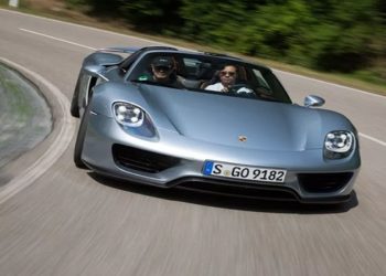 O maior imposto ficou para o Porsche 918 Spyder do ano 2015, que tem somente duas unidades emplacadas no estado.