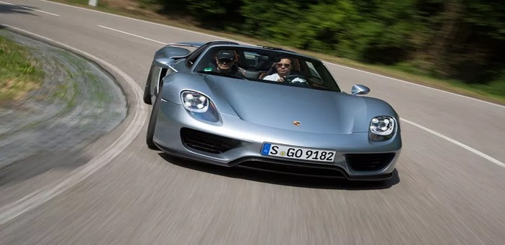O maior imposto ficou para o Porsche 918 Spyder do ano 2015, que tem somente duas unidades emplacadas no estado.