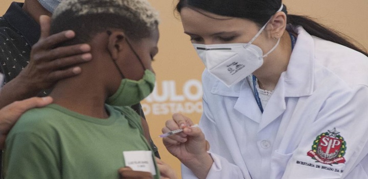 cRIANÇA TEM PARADA CARDIACA APOS RECEBER VACINAÇÃO EM SP
