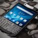 celulares BlackBerry, mesmo com wi-fi ou rede de celular, não poderão fazer chamadas, mandar mensagens de texto, usar dados, mandar SMS nem mesmo fazer chamadas para números de emergência. BlackBerrys rodando Android continuam funcionando normalmente.