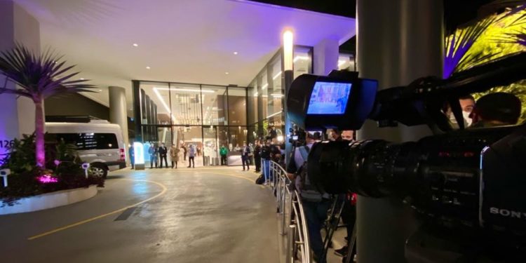 Internação de Bolsonaro: presidente estaria com obstrução no intestino