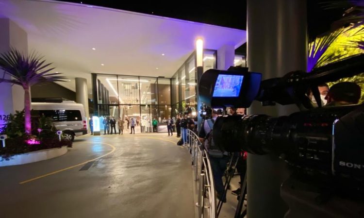 Internação de Bolsonaro: presidente estaria com obstrução no intestino